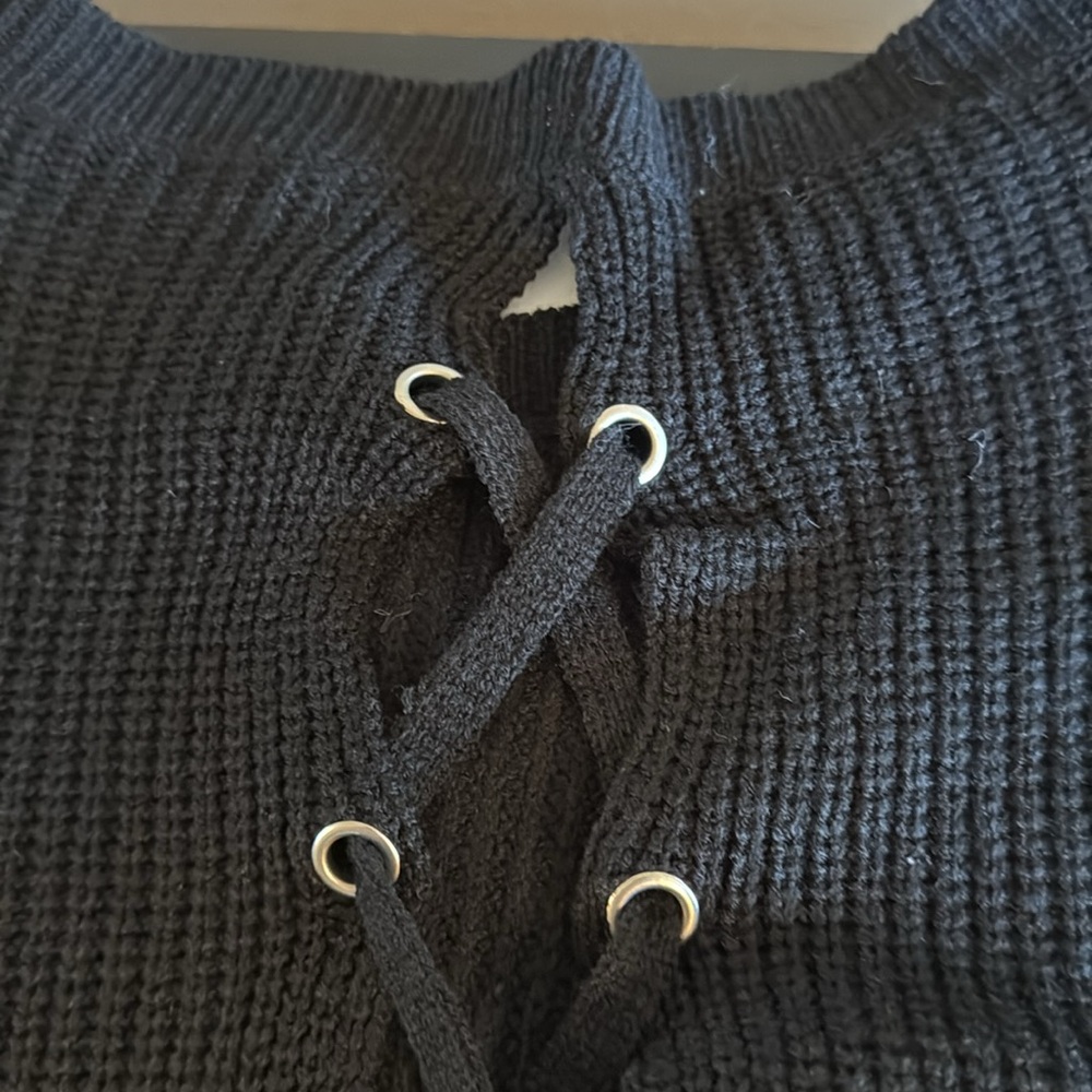 Fashion Nova Women’s Black Sweater Crisscross tie at Back New no tag Size Large - Picture 10 of 14